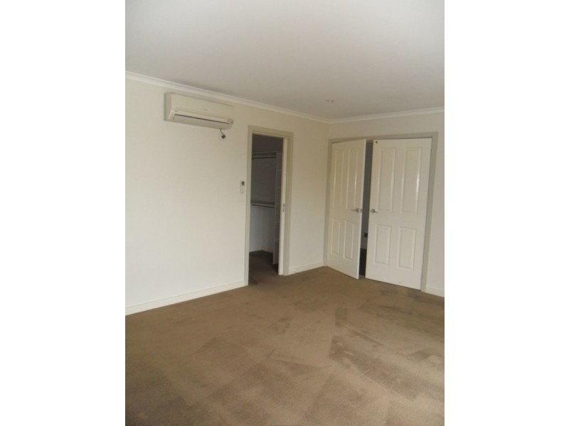 4 Grevilia Close, Cowes VIC 3922