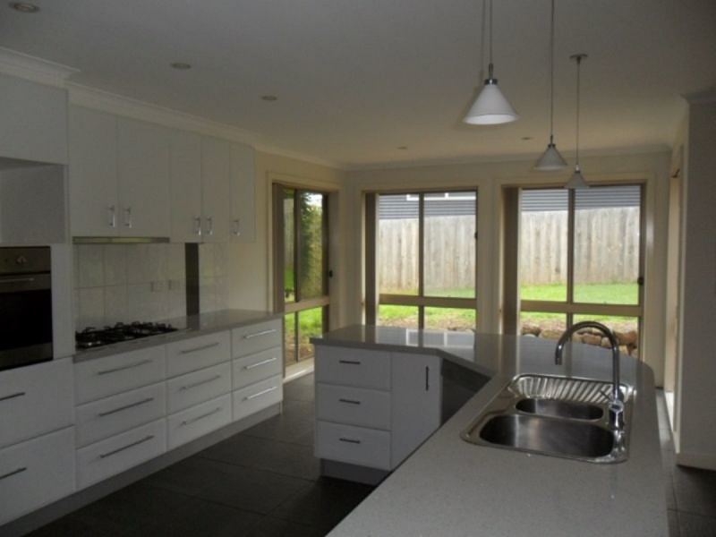 4 Grevilia Close, Cowes VIC 3922