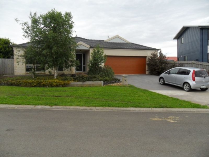 4 Grevilia Close, Cowes VIC 3922