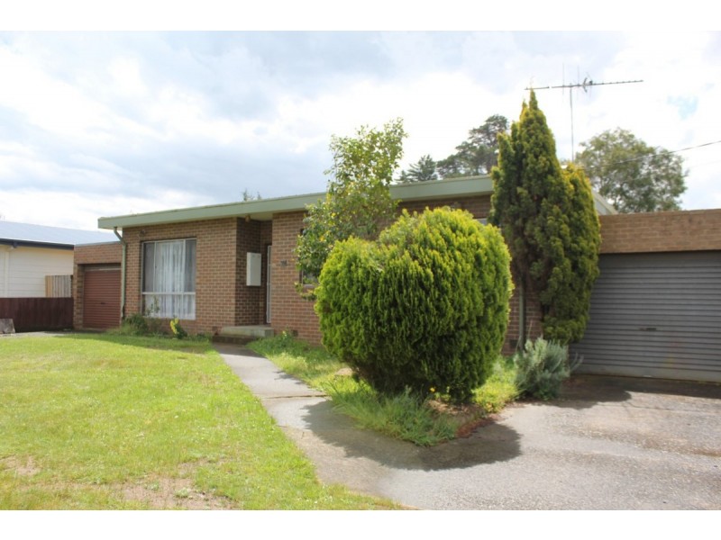 32 St Georges Road, Cowes VIC 3922
