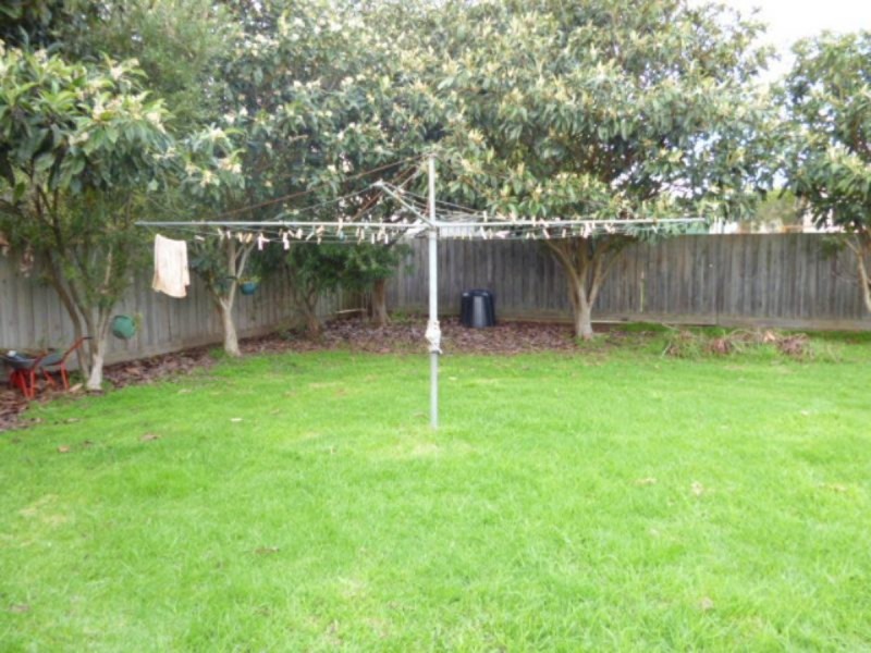 18 Robert Drive, Cowes VIC 3922