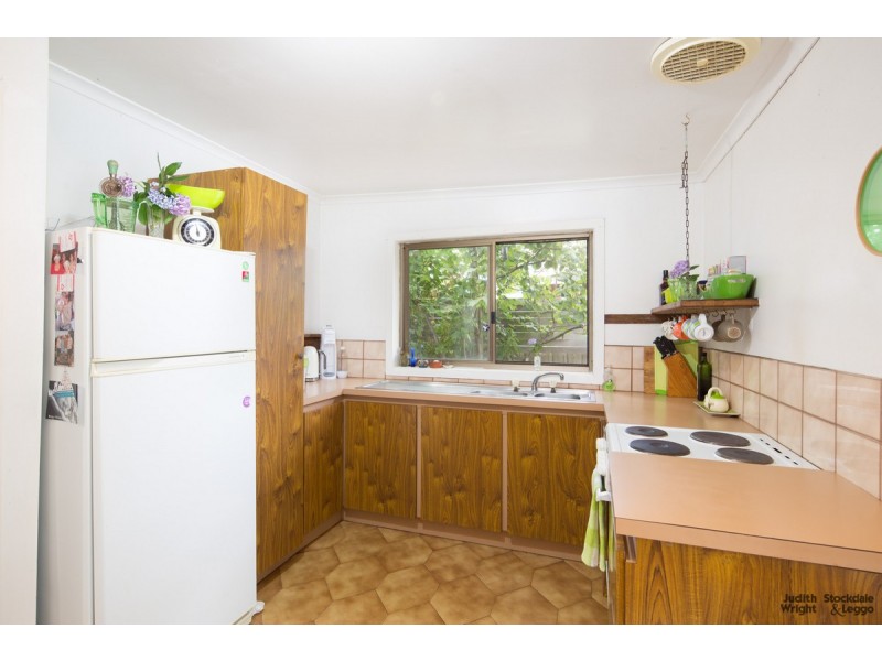 10 Wyndham Avenue, Cowes VIC 3922