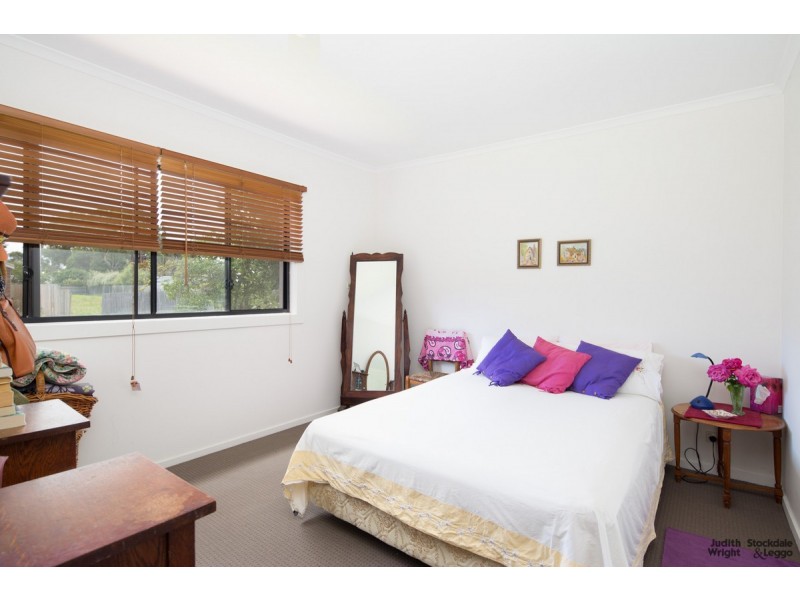 10 Wyndham Avenue, Cowes VIC 3922