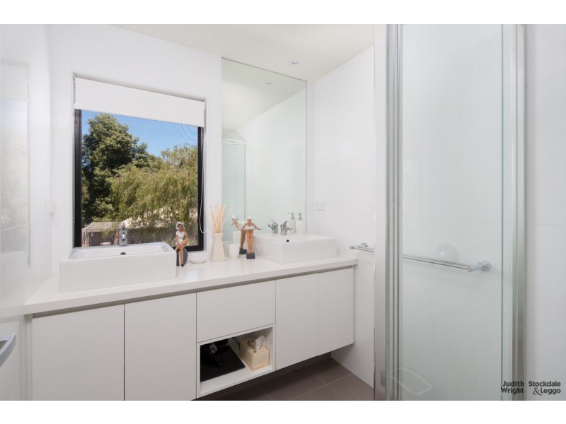 2C Hereward Close, Cowes VIC 3922