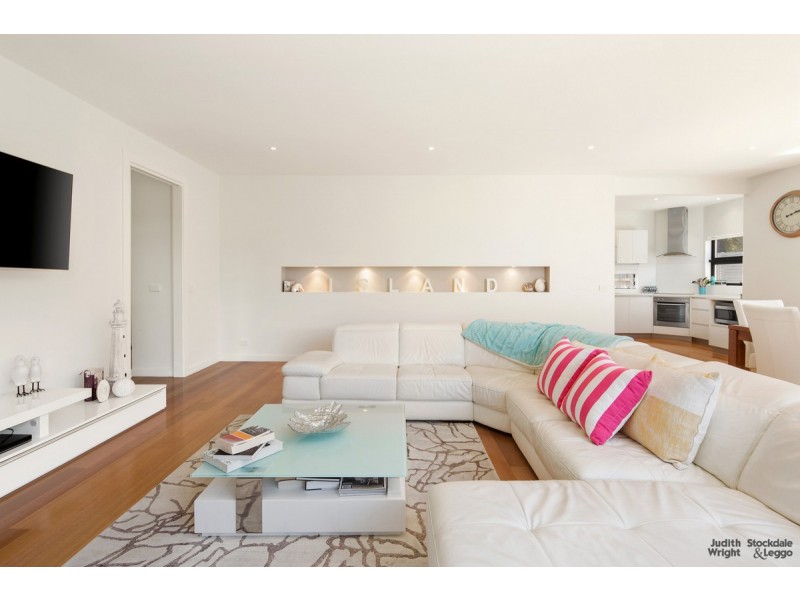 2C Hereward Close, Cowes VIC 3922