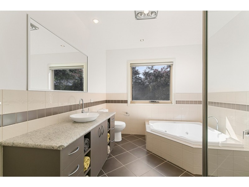 11 Norman Drive, Cowes VIC 3922