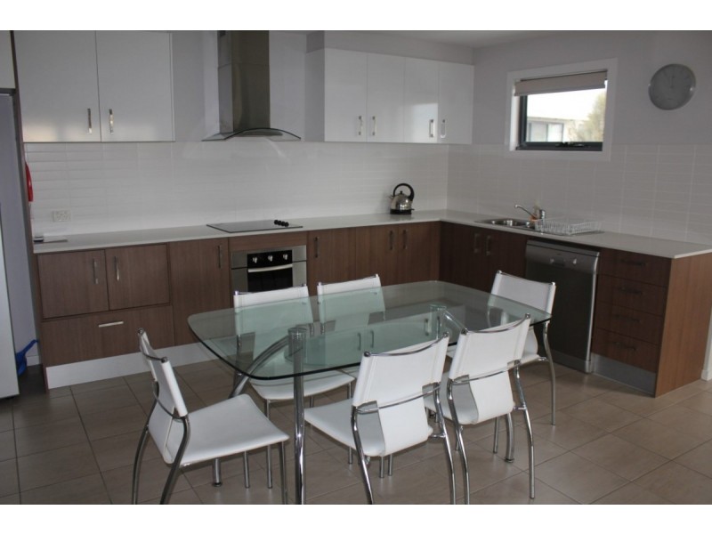 2/115 Church Street, Cowes VIC 3922