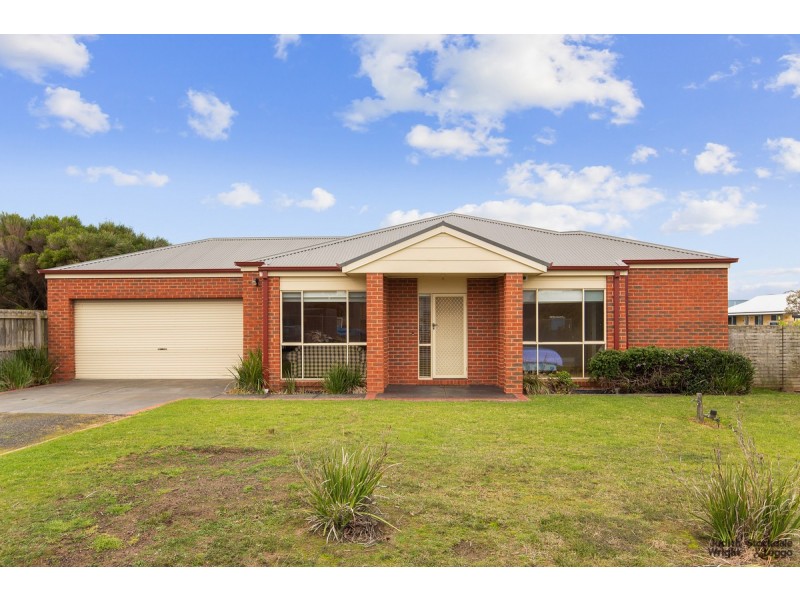 16 Malcalm Avenue, Surf Beach VIC 3922