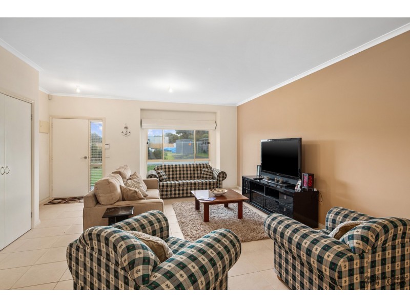 16 Malcalm Avenue, Surf Beach VIC 3922