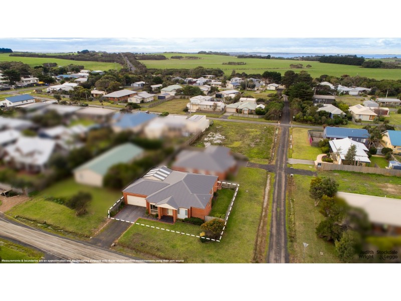 16 Malcalm Avenue, Surf Beach VIC 3922