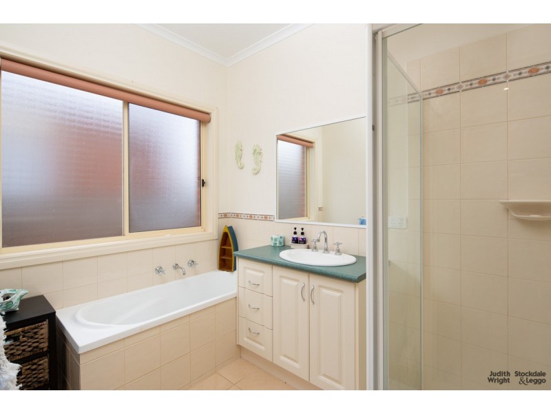 16 Malcalm Avenue, Surf Beach VIC 3922