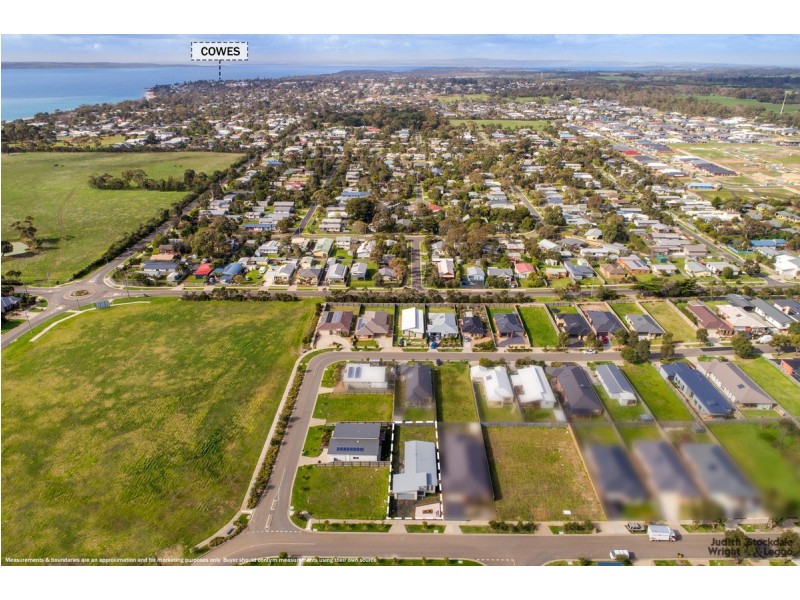7 Elvington Avenue, Cowes VIC 3922