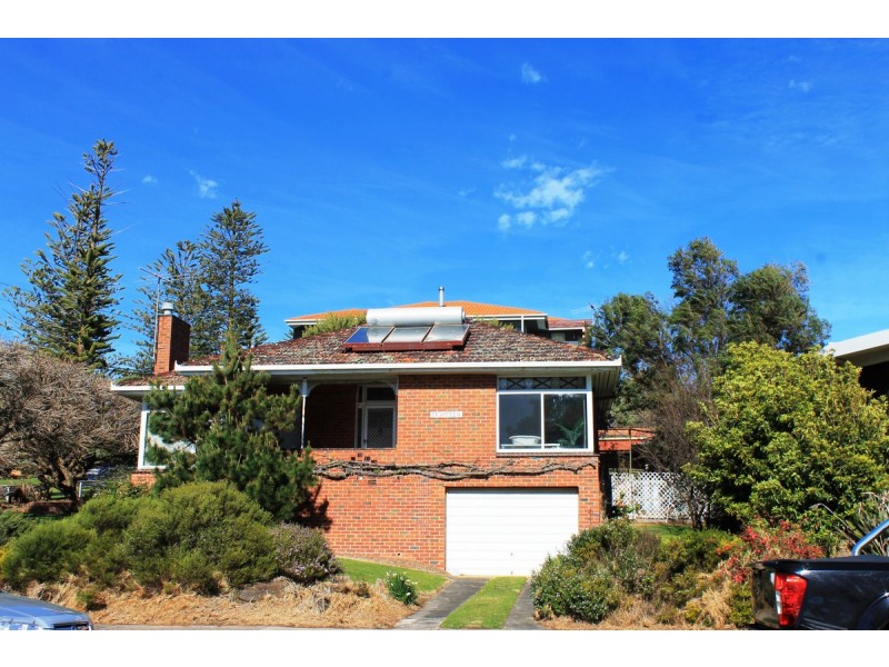 18 The Esplanade, Cowes VIC 3922