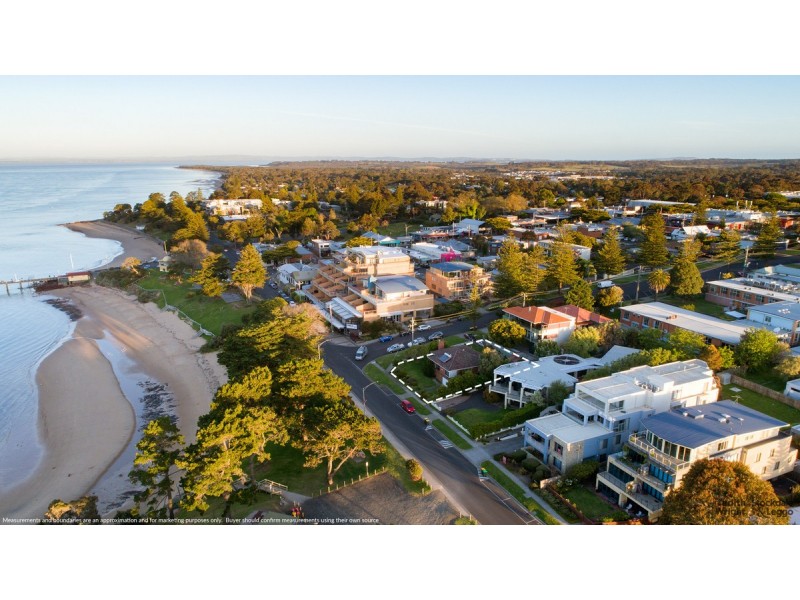 18 The Esplanade, Cowes VIC 3922