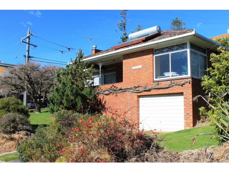 18 The Esplanade, Cowes VIC 3922