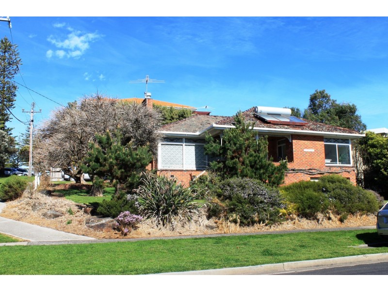 18 The Esplanade, Cowes VIC 3922