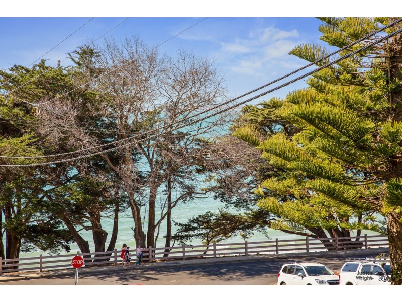 4/2-4 Warley Avenue, Cowes VIC 3922