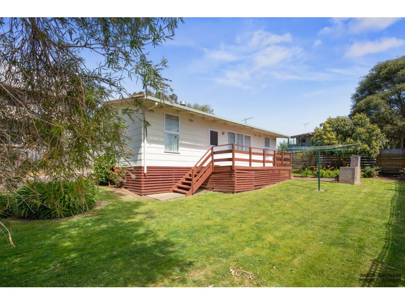 22 Raywood Avenue, Cowes VIC 3922
