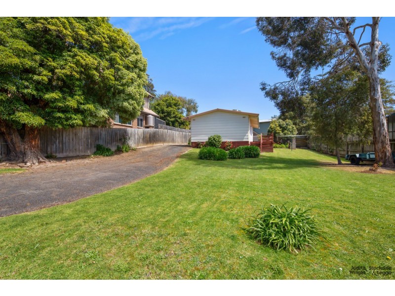 22 Raywood Avenue, Cowes VIC 3922