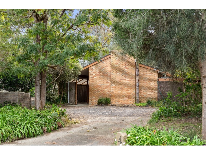 4 Hill Court, Cowes VIC 3922