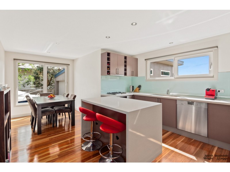 10 Bruce Avenue, Surf Beach VIC 3922