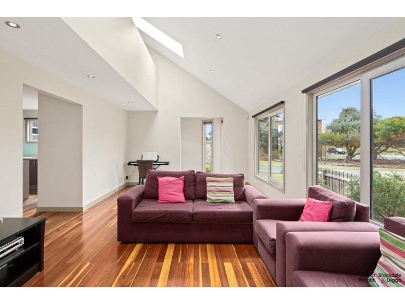 10 Bruce Avenue, Surf Beach VIC 3922