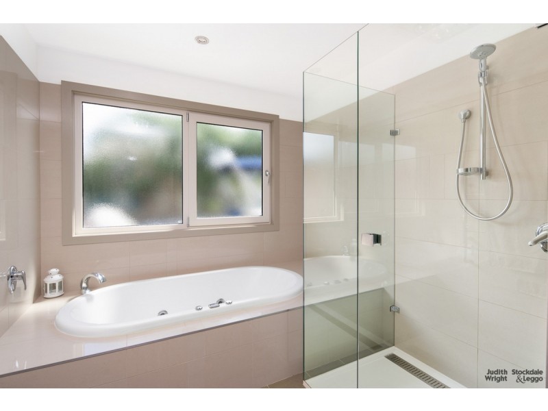 10 Bruce Avenue, Surf Beach VIC 3922