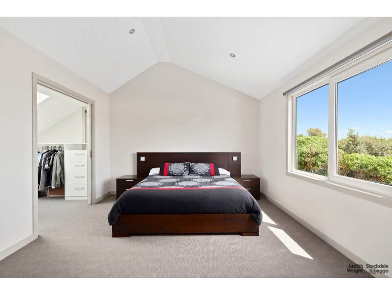 10 Bruce Avenue, Surf Beach VIC 3922