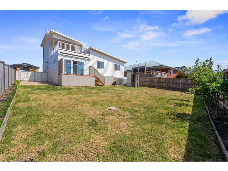 12 Echidna Grove, Cowes VIC 3922