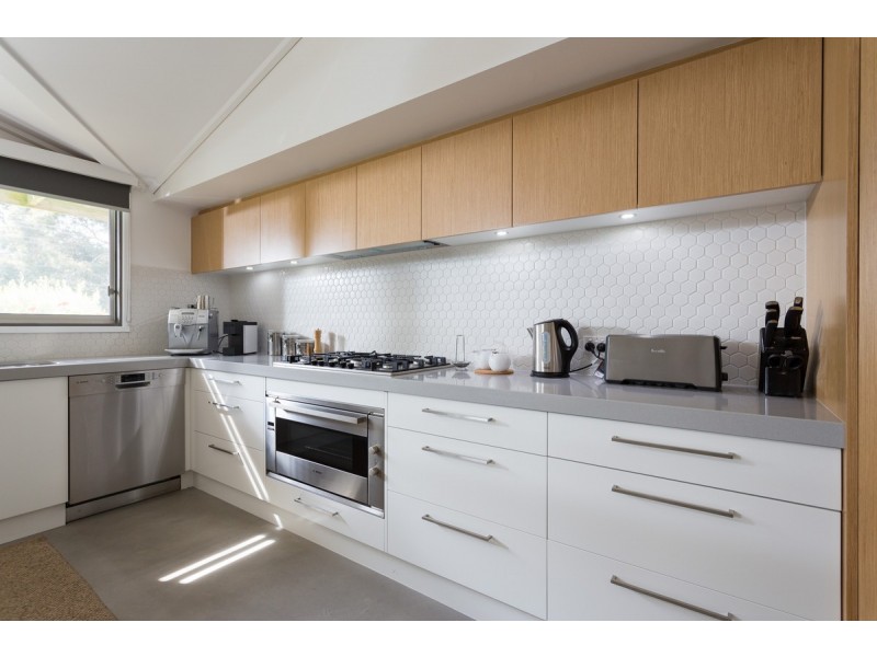 6 Penguin Avenue, Cowes VIC 3922