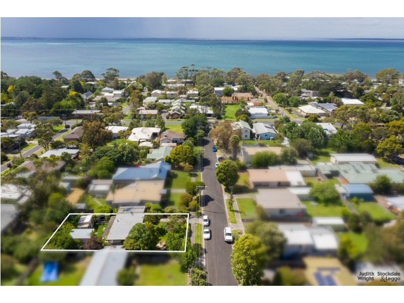 8 Seascape Avenue, Cowes VIC 3922