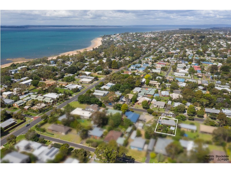 8 Seascape Avenue, Cowes VIC 3922
