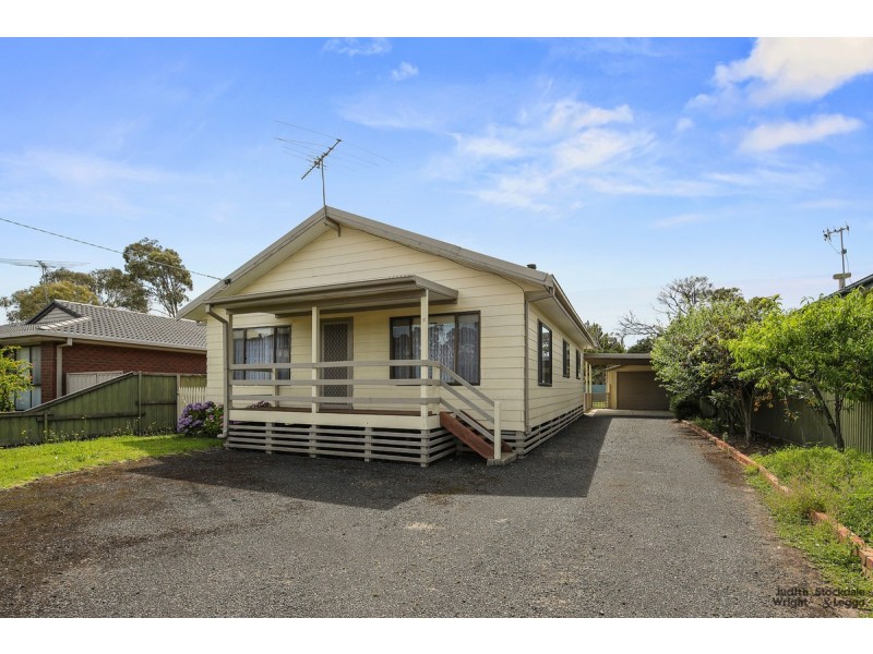 19 Churchill Drive, Cowes VIC 3922