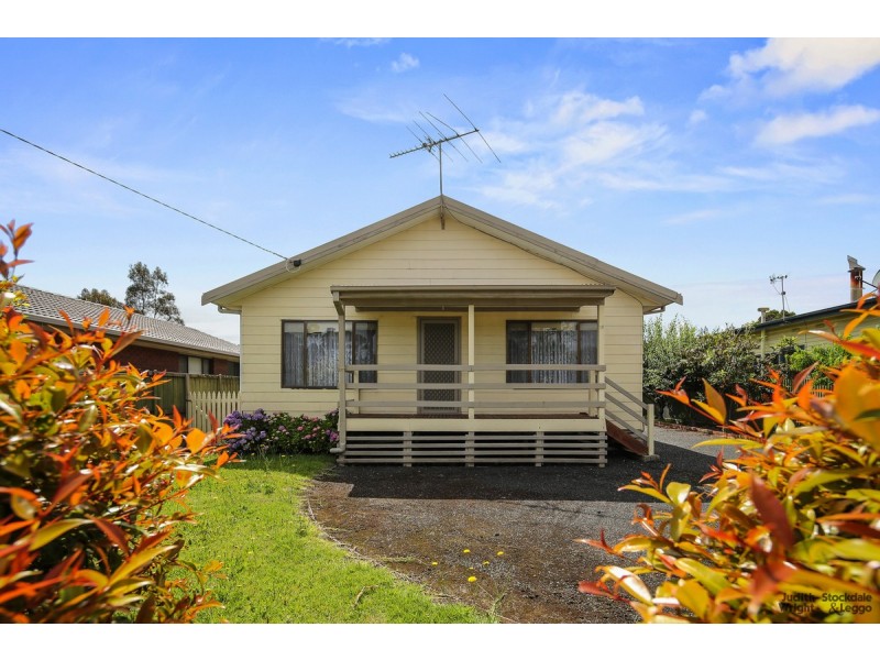 19 Churchill Drive, Cowes VIC 3922