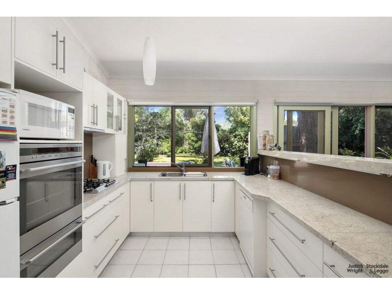 12 Woodland Avenue, Silverleaves VIC 3922