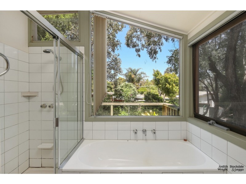 12 Woodland Avenue, Silverleaves VIC 3922