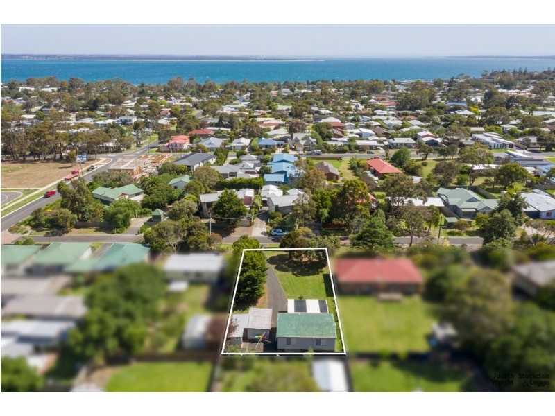 11 Rita Avenue, Cowes VIC 3922