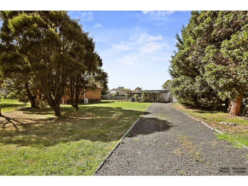 11 Rita Avenue, Cowes VIC 3922