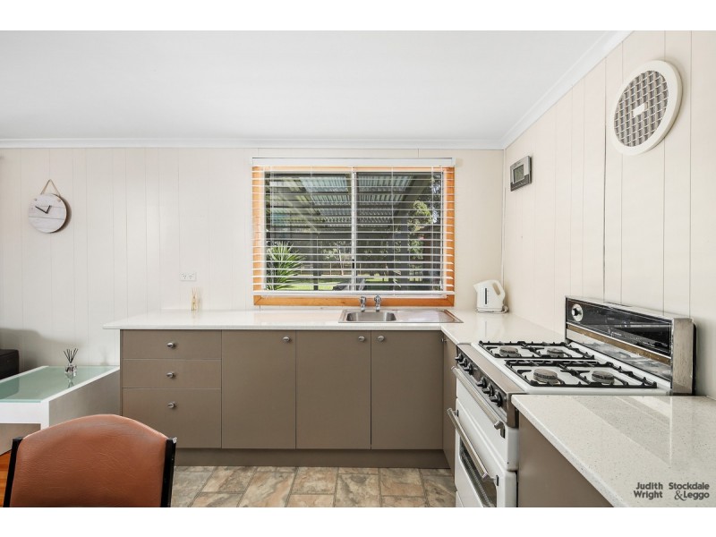 11 Rita Avenue, Cowes VIC 3922
