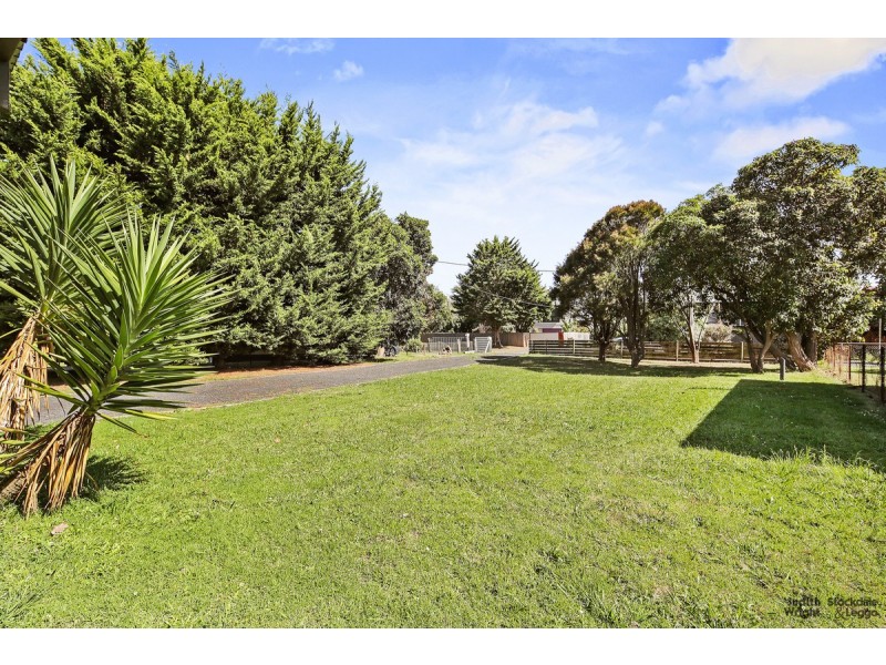 11 Rita Avenue, Cowes VIC 3922