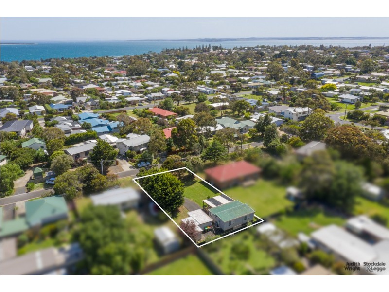 11 Rita Avenue, Cowes VIC 3922