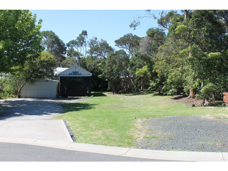 15 Holiday Court, Cowes VIC 3922