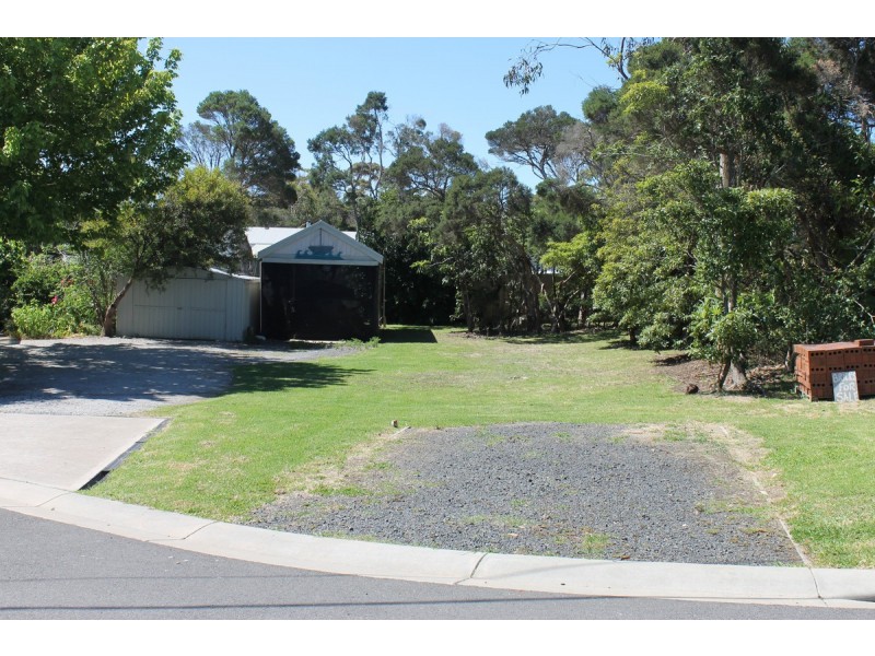 15 Holiday Court, Cowes VIC 3922