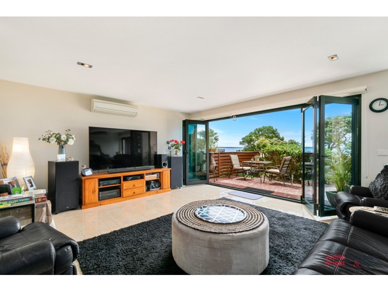 1/21 The Esplanade, Cowes VIC 3922