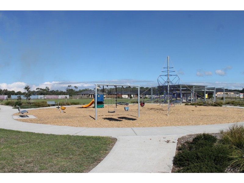 1 Dunes Road, Cowes VIC 3922