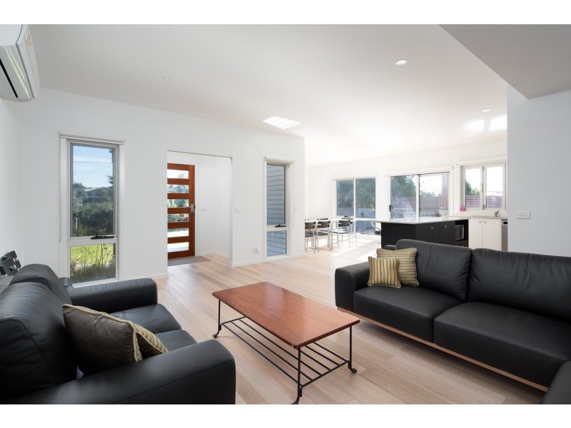 17 Sunderland Bay Road, Surf Beach VIC 3922