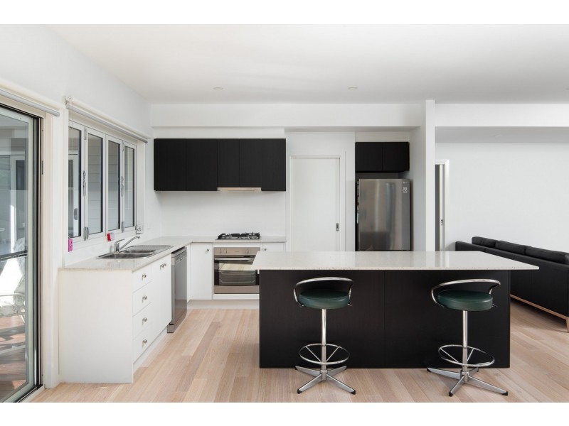 17 Sunderland Bay Road, Surf Beach VIC 3922