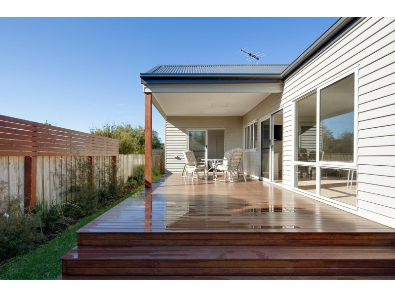 17 Sunderland Bay Road, Surf Beach VIC 3922