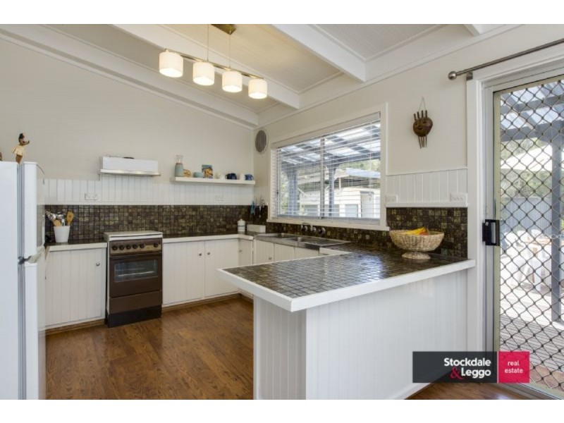 33 Churchill Drive, Cowes VIC 3922