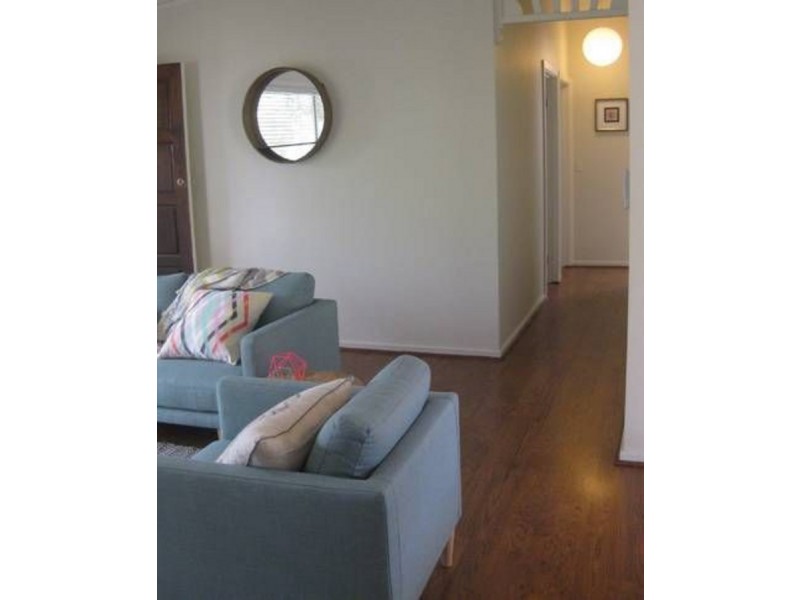 33 Churchill Drive, Cowes VIC 3922